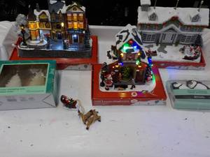 Lighted Xmas Dcor...