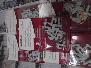5 packages of 7 closetmaid wall cli...