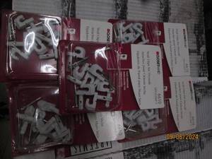 5 packages of 7 closetmaid wall cli...