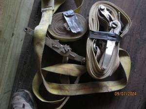 2 ratchet straps...