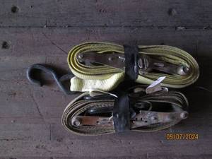 2 ratchet straps...