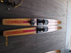 cutn jump comp 1 wood water skis...