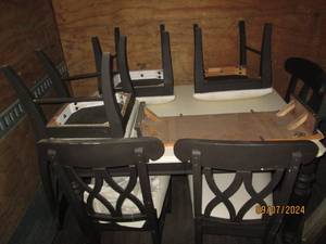 dinning room table with leaf and 6 ...