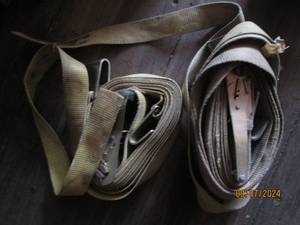 2 ratchet straps...