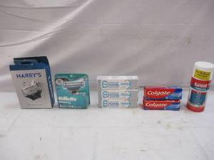 Harrys 8 x 5 blade cartridges. Gil...