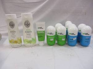 Vanilla scented shampoo for dogs, c...