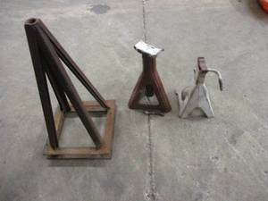 2 jack stands and 2 bottle jacks...