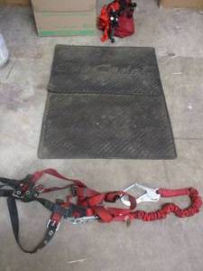 Safety harness, 2 Cub Cadet floor m...