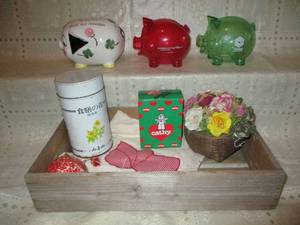 Misc decor and piggy banks...