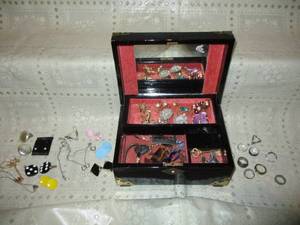 Jewelry box with jewelry. Some cost...