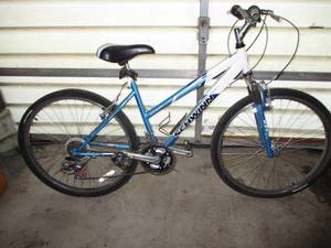 Womens Schwinn mountain bike 26 ti...