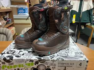lot 63 image: Womens Forum Snowboard Boots Size 4