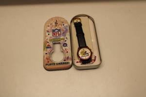 lot 25 image: NFL Green Bay Packers Musical Wristwatch with Original Tin Case
