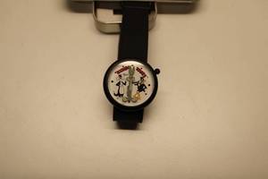lot 49 image: Looney Tunes Collectible Watch with Original Tin Case