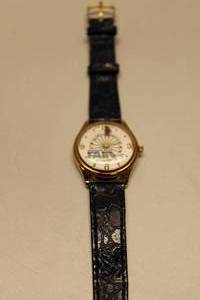 lot 59 image: MN State Fair Mens Analog Wristwatch with Gold-Tone Case