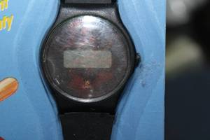 lot 90 image: Wile E. Coyote 3-D Holographic Digital Watch