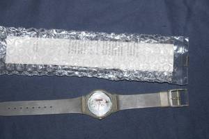 lot 98 image: Vintage 7UP The Uncola Watch with Transparent Strap