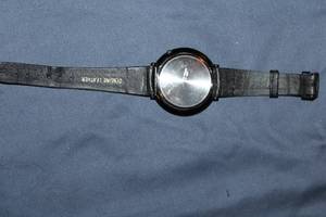 lot 146 image: Black Leather Strap Analog Wristwatch