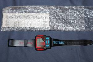 lot 165 image: Vintage Nintendo Tetris Wristwatch