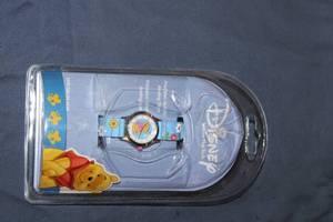 lot 186 image: Disney Winnie the Pooh Analog Wristwatch