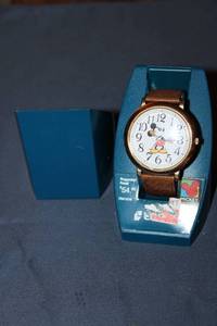 lot 192 image: Mickey Mouse Analog Wristwatch with Brown Leather Strap