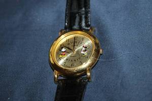lot 197 image: Vintage Mickey and Minnie Mouse Quartz Watch with Black Strap