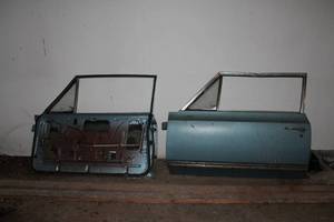 lot 5 image: Vintage Car Doors Set - Blue InteriorExterior
