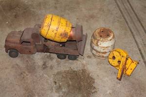lot 28 image: Vintage Metal Cement Mixer Toy Truck with Additional Parts