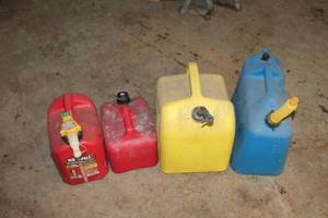 lot 35 image: Lot of 4 Fuel Containers - Assorted Sizes and Colors