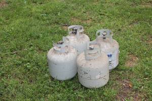 lot 41 image: Lot of 4 Propane Gas Tanks