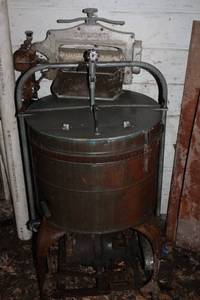 lot 43 image: Antique Daylight Hand-Crank Washing Machine
