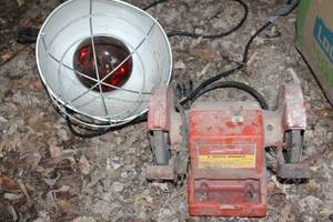 lot 50 image: Vintage Wards Powr-Kraft 5-Inch Bench Grinder with Heat Lamp