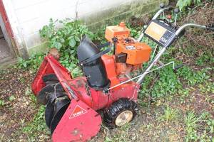 lot 52 image: Toro 524 Snow Blower