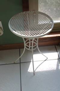 lot 65 image: White Wrought Iron Side Table