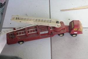 lot 66 image: Vintage Tonka Fire Truck with Extendable Ladder
