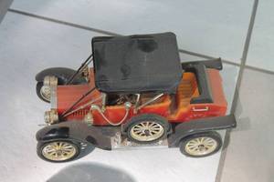 lot 68 image: Vintage Model Car Toy with Black Roof