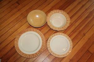lot 75 image: Set of 5 Ceramic and Bamboo Bowls and Plates