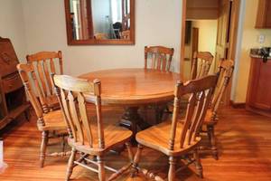 lot 76 image: Vintage Wooden Round Dining Table with 6 Matching Chairs