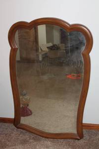 lot 87 image: Vintage Wooden Framed Wall Mirror