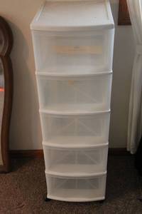 lot 89 image: 5-Drawer Plastic Storage Cabinet