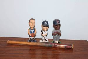 lot 100 image: Sports Memorabilia Lot Bobbleheads & Autographed Mini Bat