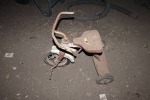 lot 120 image: Rusty Vintage Tricycle