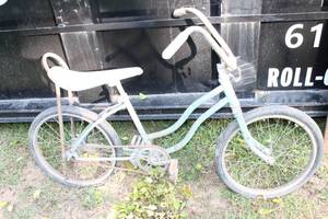 lot 124 image: Lot of 2 Vintage Childrens Bicycles