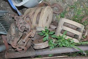 lot 125 image: Lot of Vintage Pulley Blocks and Chains