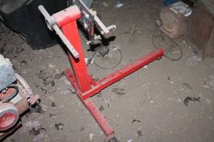 lot 304 image: Red Engine Stand