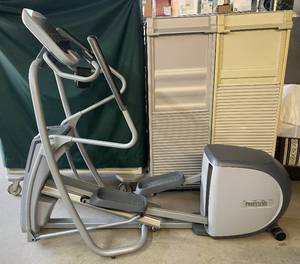 lot 22 image: WOWOW Precor EFX 534i Experience Series Total Body Exercise Workout Elliptical Machine - Excellent Working Condition