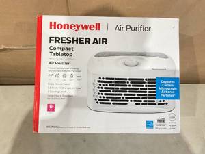 lot 319 image: Honeywell Air Purifier, HHT270, 100 sq ft