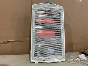 lot 349 image: Pelonis 1500W Electric Quartz Radiant Heater with 3-Heat Settings