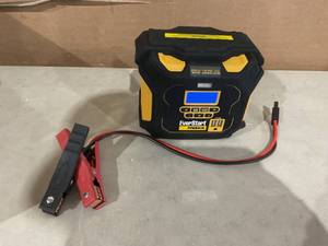 lot 350 image: EverStart Maxx 1000 Peak Amp Jump Starter with 120 PSI Compressor