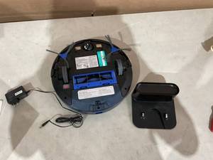 lot 386 image: Shark AI Wi-Fi Connected Robot Vacuum with Advanced Navigation -RV2011